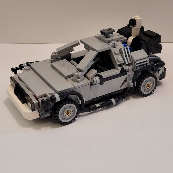 LEGO Back To The Future DeLorean Time Machine 401 Pieces Set 21103 Complete - Picture 8 of 13